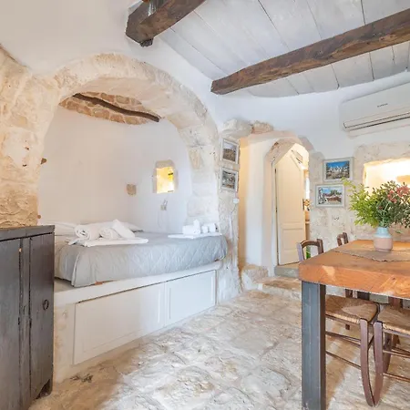 Trullo Bianco Villa *