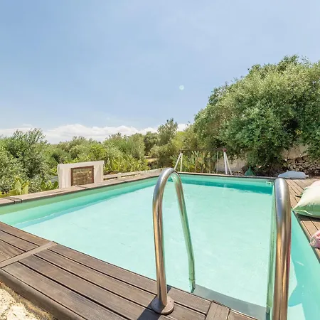 Trullo Bianco Villa