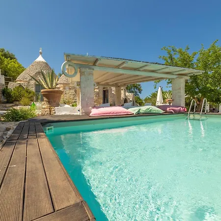 Trullo Bianco Villa